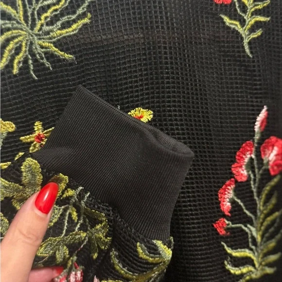 Elegant Black Floral Bomber Jacket - Picture 10 of 10